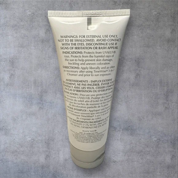 Mary Kay TimeWise Age-Fighting Moisturizer Sunscreen SPF 15 3 Fl Oz 88 mL - Picture 2 of 2